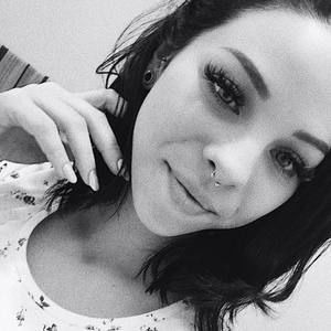 Meet your Posher, Arielle